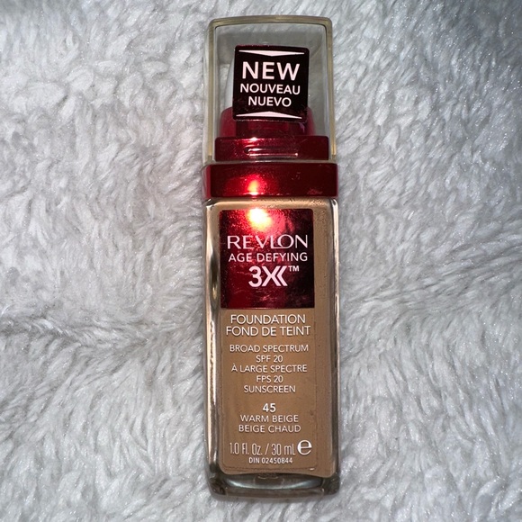 New Revlon Liquid Foundation, Age Defying 3XFace Makeup, Anti-Aging and Firming - Picture 14 of 16